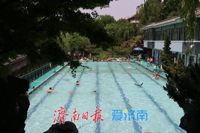 立夏至气温升 泉水浴场纳清凉