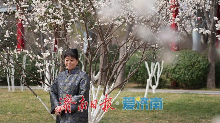 济南泉城公园“梅杏争春”醉游人