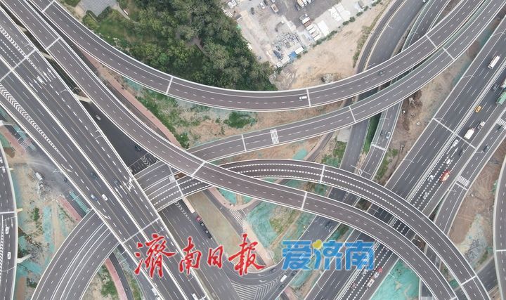 项目强省会｜济南黄河公路大桥扩建工程零点立交段西侧两处新建收费站放开交通