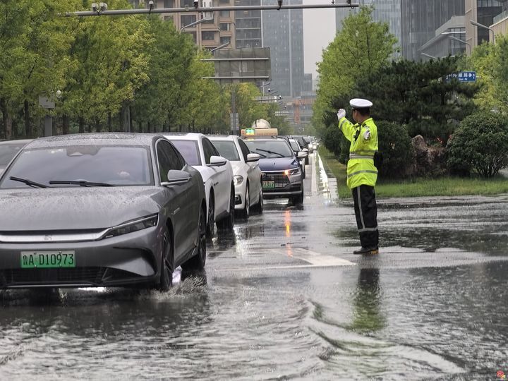 暴雨来袭，这份交通安全出行提示请查收！