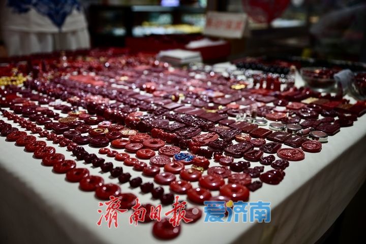 英雄山文化市场 文玩爱好者的“天堂”