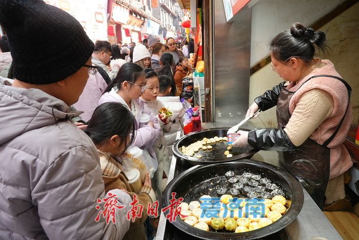 “泉”在济南过大年丨烟火年味浓！济南芙蓉街客流持续攀升