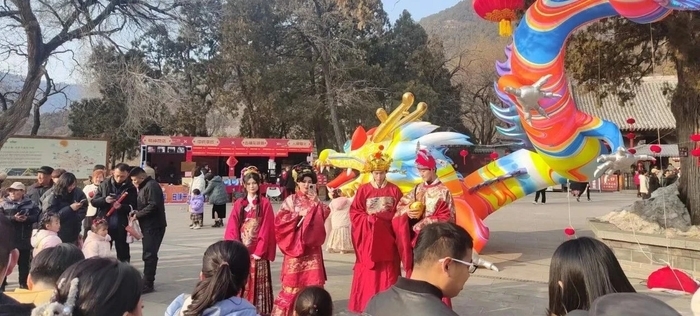 “泉”在济南过大年｜济南灵岩寺迎来首播客流高峰
