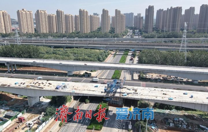 项目强省会｜京台高速齐河至济南段改扩建工程上跨齐兴大街段箱梁合龙