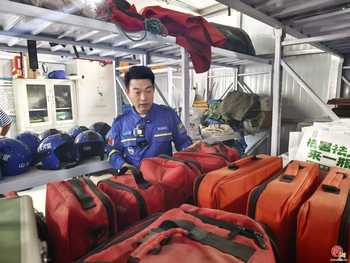 从“草根救援”到国家级资质 济南蓝天救援队十四年走出民间公益救援革新路