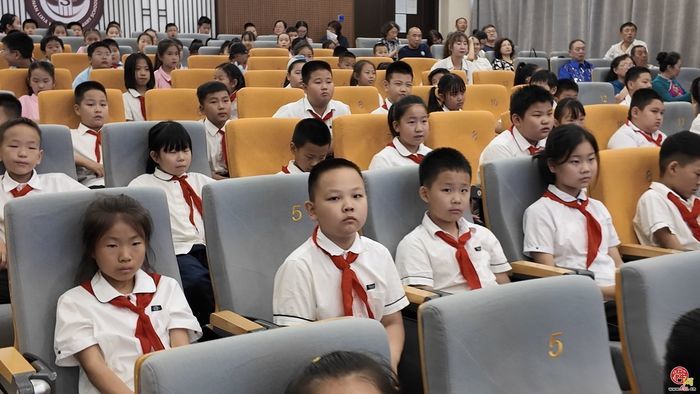 大手牵小手，济南市历下区燕山小学孩子们的儿童节这样温暖度过~
