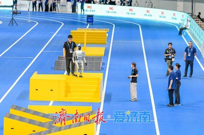 世界人形机器人运动会，济南“行者”“泰山”分获100米障碍赛第四、第五名