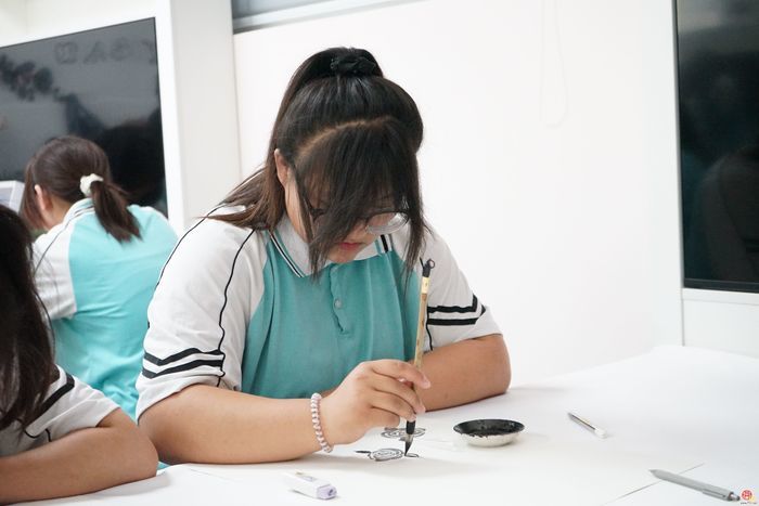 当玫瑰邂逅非遗教育！平阴校园解锁传统文化新“花”样