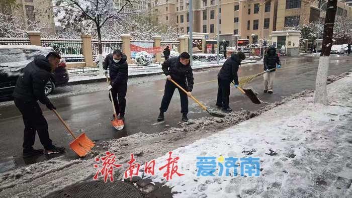 出动机械千余车次连夜奋战，历城持续攻坚清雪除冰
