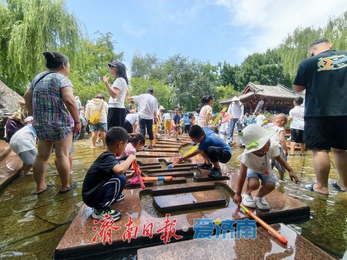 亲泉戏水，尽享泉城夏日惬意