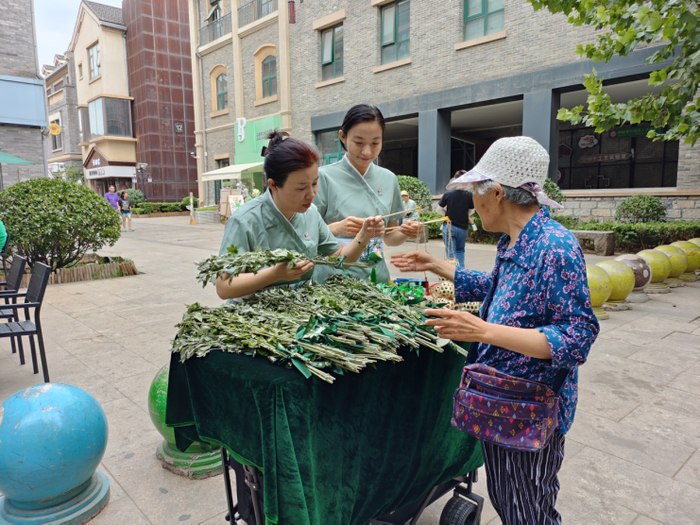 累计320余场公益活动！泉城导游义工传递端午文化习俗