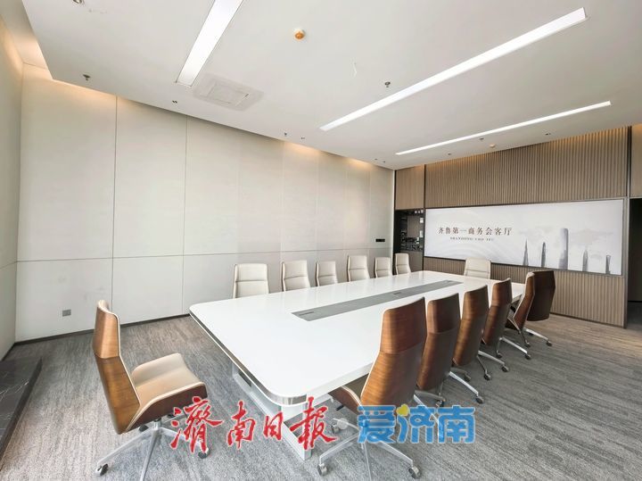 走进“济南第一高”，探访“塔尖会客厅”