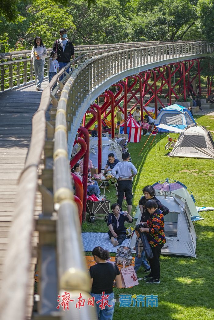 一年四季 泉在济南丨泉城公园迎露营热潮，市民乐享城市“慢时光”