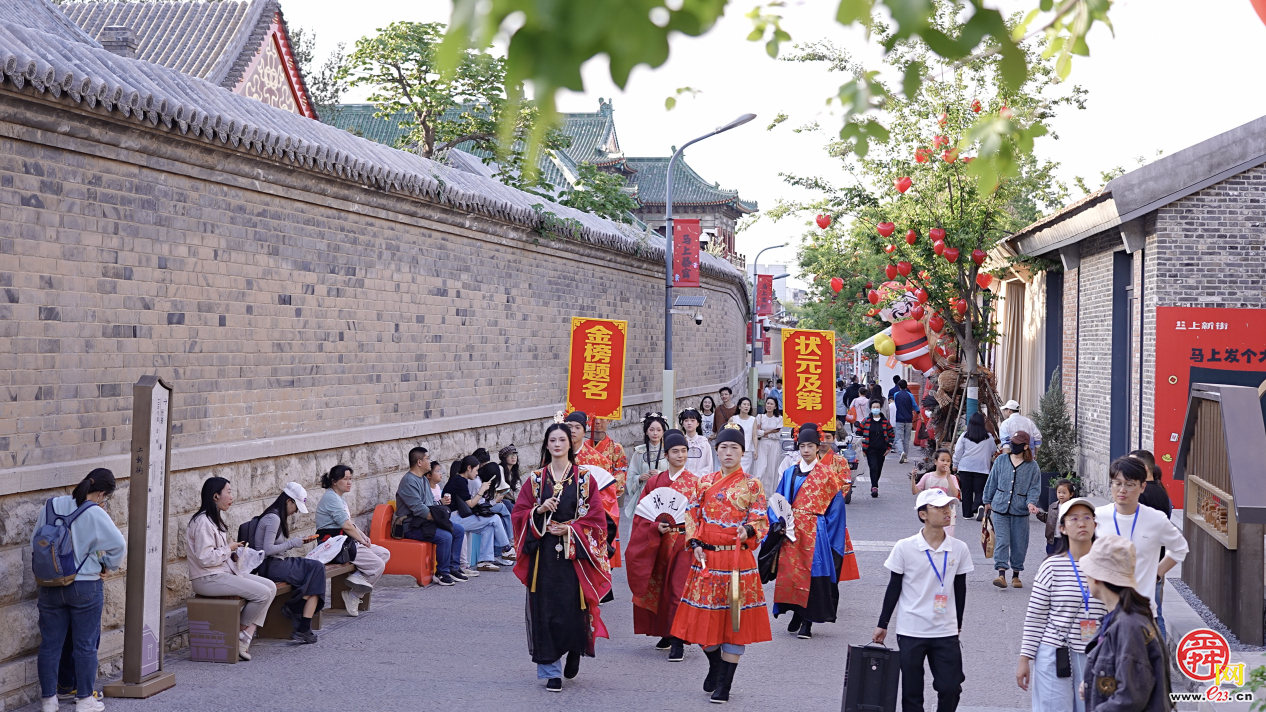 上新街｜鳌鱼化龙再启新章！五一山海经巡游 + 汉堡市集，逛吃拍一站式解锁！