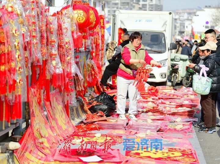 新春走基层｜满集“中国红”，染出年味浓