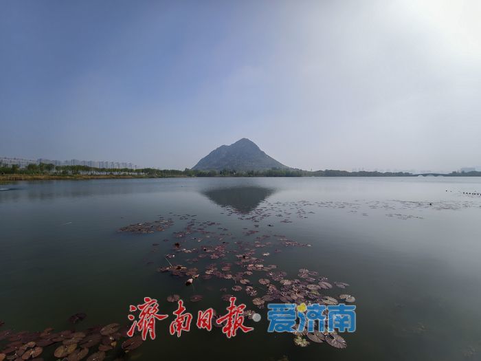 水墨晕染华山湖