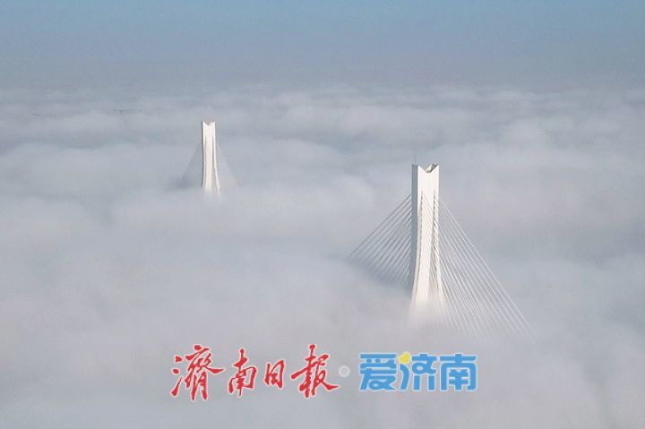 雾锁黄河 塔影独悬