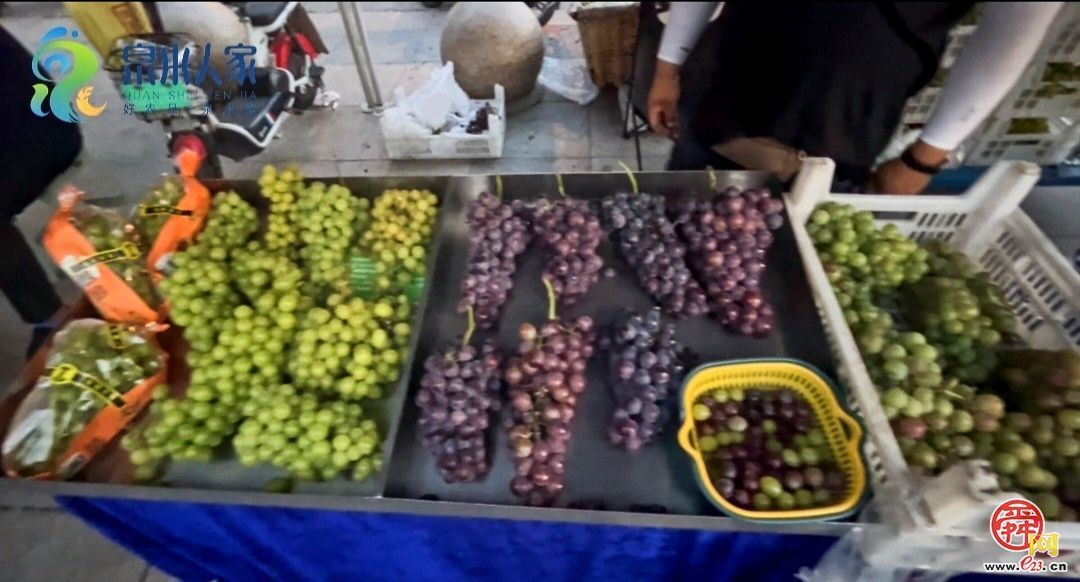 “泉水人家”农特产品好抢手 居民争相尝鲜“扫货”