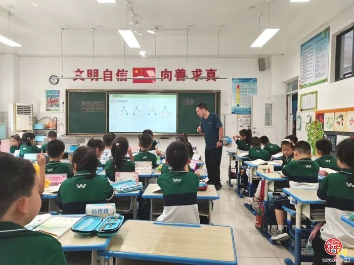 示范课堂绽异彩，青蓝携手促成长——东城教育集团奥龙小学“青蓝工程”之师徒结对展示课研讨活动