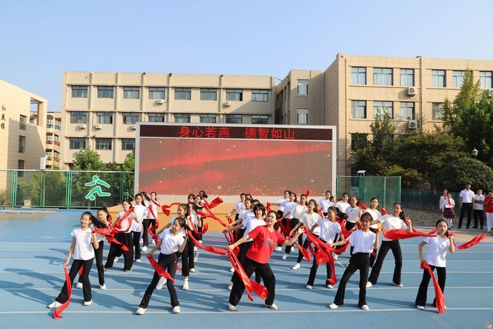 强身健体逐梦想 童心献礼贺华诞——济南市历下区燕山小学举行2026年秋季田径运动会