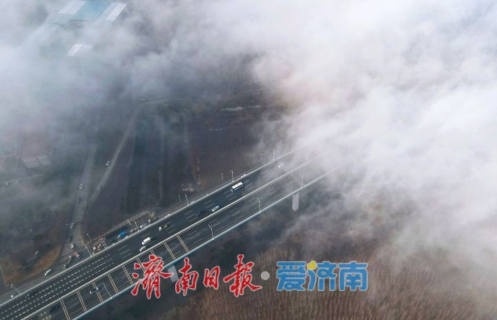 雾锁黄河 塔影独悬