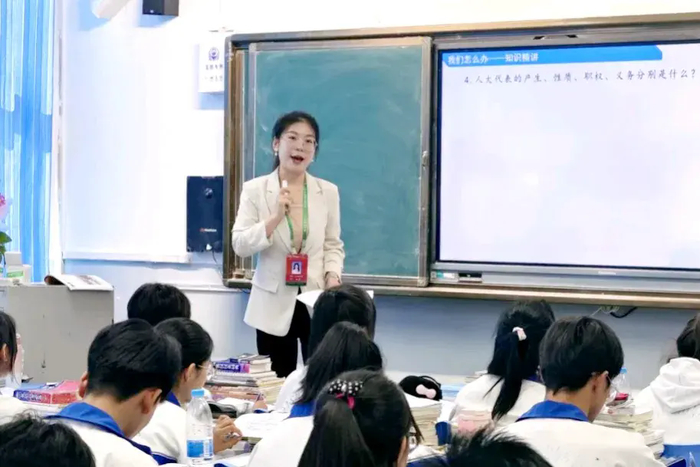 济南中学学科教师组团赴甘肃积石中学“送课送研送报告”