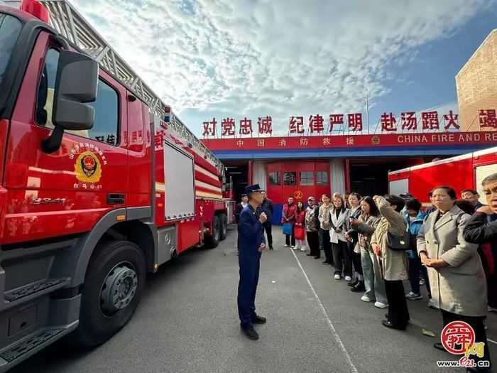 “党建红”领航“火焰蓝”——济南公交南部分公司二队“119”消防宣传月主题党日活动