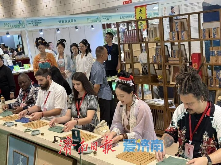 2025中国（济南）“泉·茶”国际文化艺术周启幕 泉韵茶香引中外宾客共赏