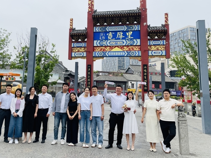 山泉花海为盟，“打卡”济南“公园式”婚姻登记点