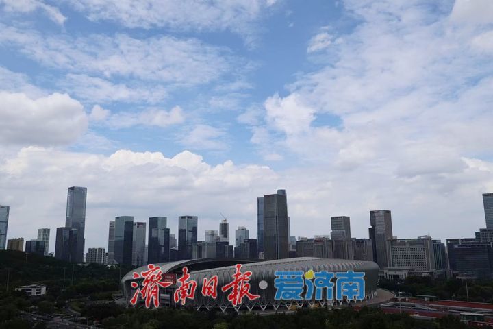 一年四季 泉在济南丨晴空铺画卷 泉城蓝再上线
