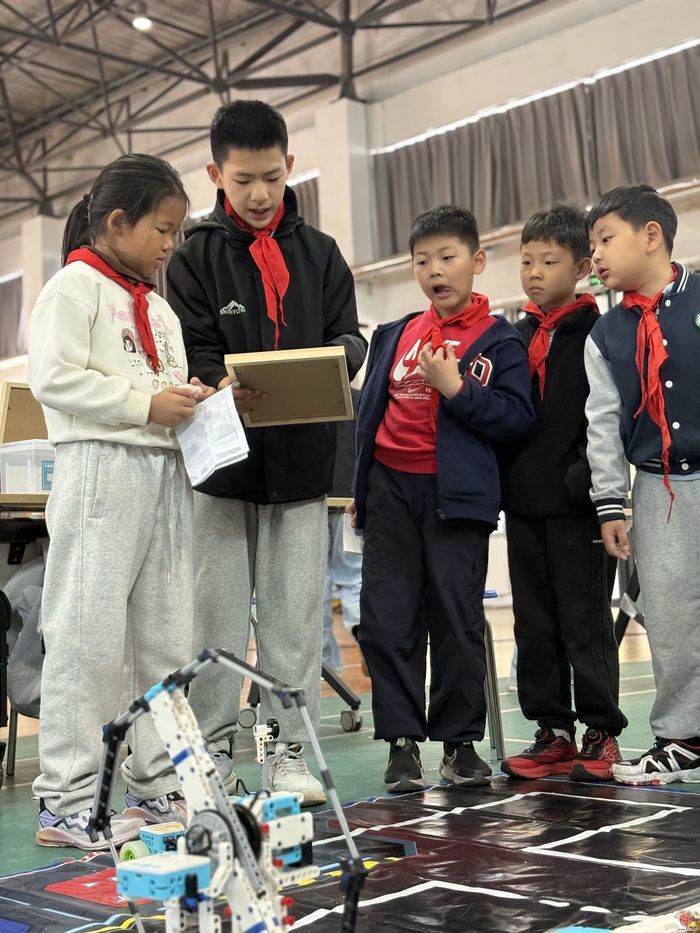 像科学家一样思考，像工程师一样实践！济南市市中区泉泽小学举办科技游园会