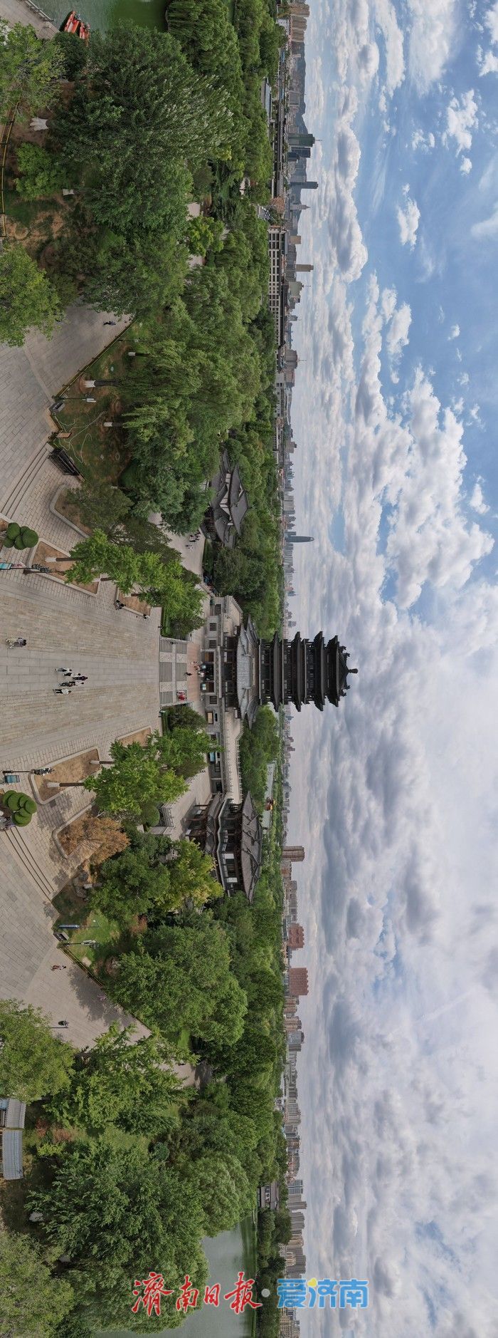 一年四季 泉在济南丨盛夏大明湖宛若仙境，蓝天白云映衬生态画卷