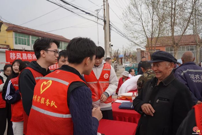 章丘区“新时代文明实践大篷车”走进高官寨街道