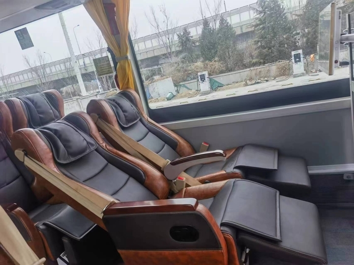 座椅宽敞还有电视，21天行程过万公里……济南21天进藏大巴火了