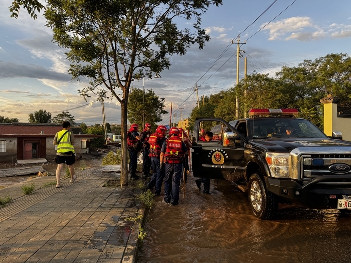 新黄河记者实探强降雨后的密云太师屯镇：从没见过那么大的水，清淤工作已经展开