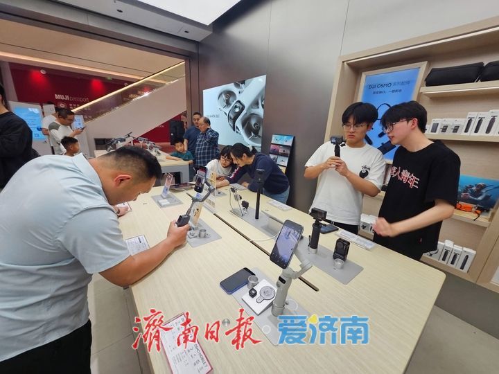 国潮数码强势出圈 “中国智造”引爆消费市场