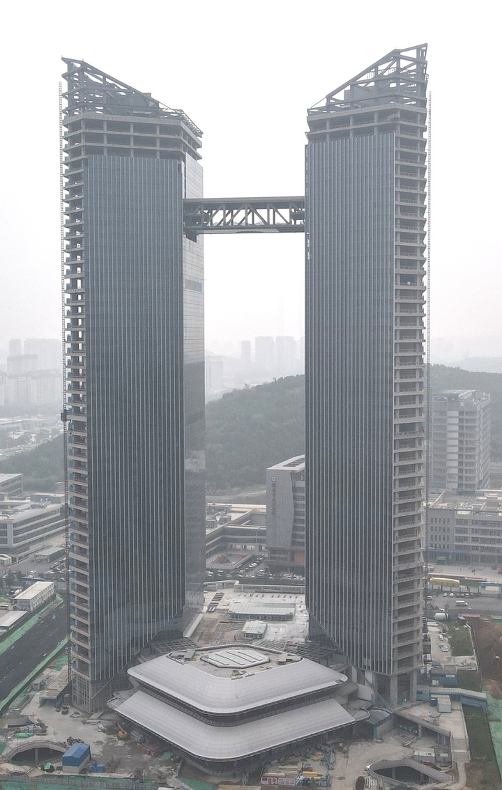 济南东城“双子塔”新地标展露新貌