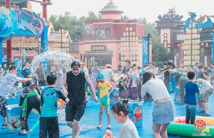 夏日文旅盛宴！济南方特“泼水电音节”正式启幕