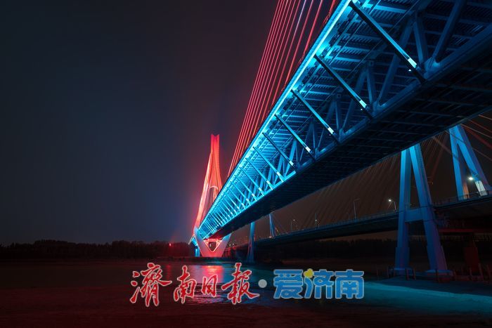 项目强省会｜以桥为幕 光影交织 济南黄河大桥新桥“灯光秀”上线