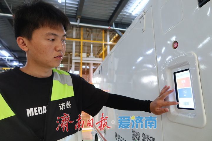 济南首批25辆无人快递车正式上路