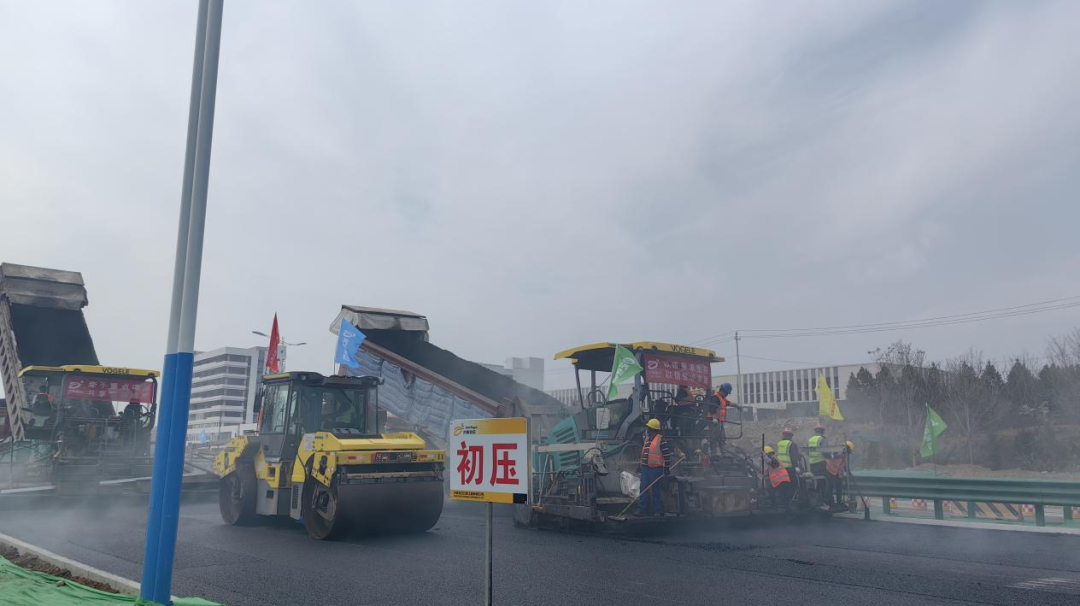 济南经十路东延部分路段开始沥青路面施工