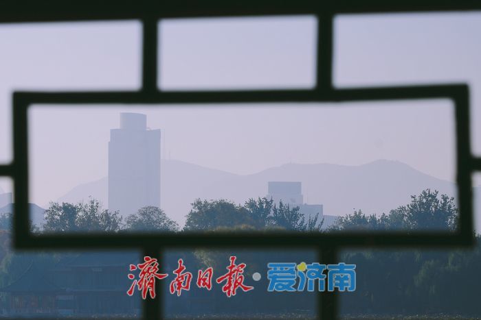 一年四季 泉在济南丨薄雾轻笼大明湖 佛山倒影入水墨