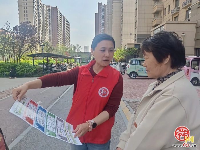 历城区王舍人街道万象新天东区社区开展垃圾分类宣传