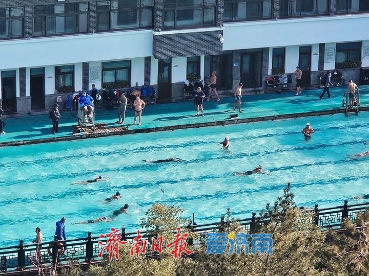 泉在济南过大年丨泉水逐浪迎新春 济南泉水浴场春节畅游热度高