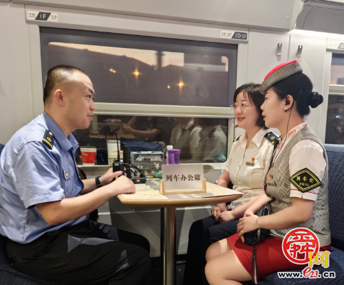 “薪火”映初心 真情满旅途——济南客运段“薪火”志愿服务队暑运纪实