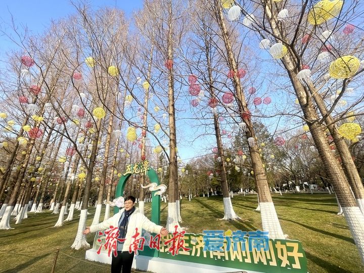 五龙潭公园张灯结彩迎岁末