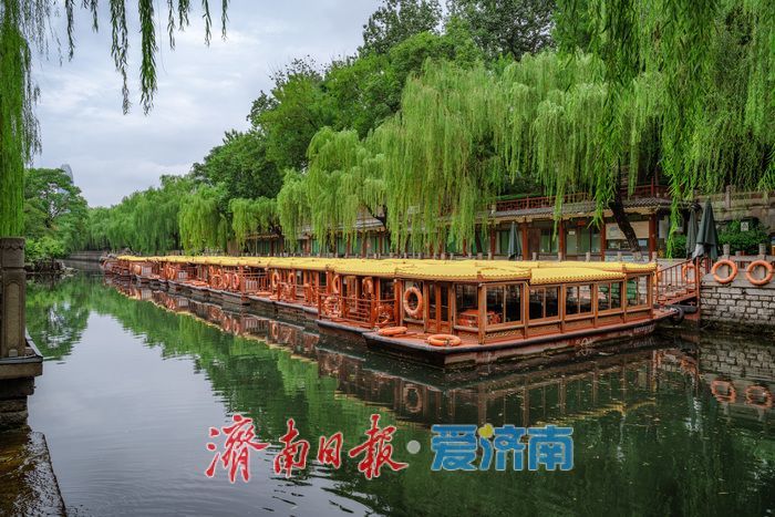 一年四季 泉在济南｜雨后黑虎泉畔，市民取水赏景尽享清凉