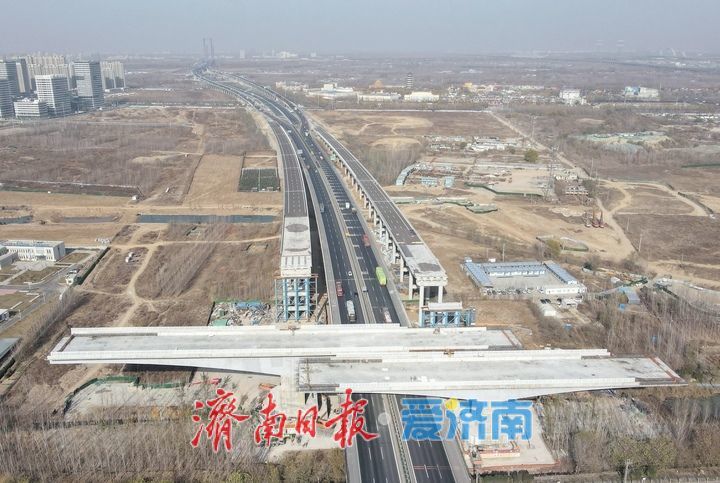 冲刺年底建成通车，京台高速跨京沪三、四号线转体桥主体浇筑完成