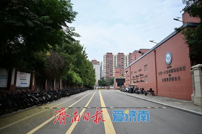 济南交警精细施策，三校门前拥堵变通途