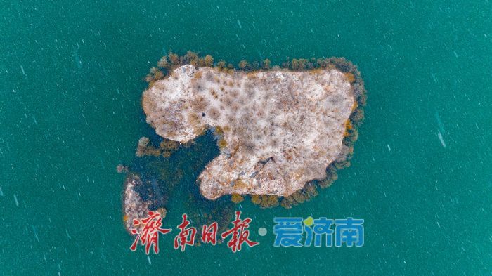 一年四季 泉在济南丨雪落无声染山水 卧虎山水库宛如图中境